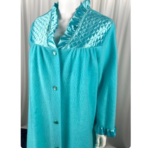 Vintage 60’s 70’s Long Fuzzy House Coat in Teal Blue Green • Satin Quilted - M/L - Picture 8 of 10